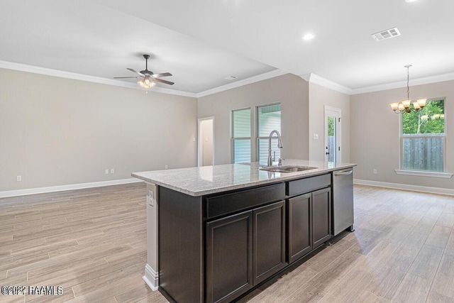 211 Sparrowhawk Street, Broussard, LA 70518