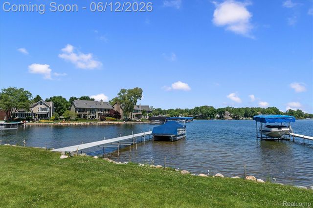 3300 Mimosa Street, Commerce Charter Township, MI 48390