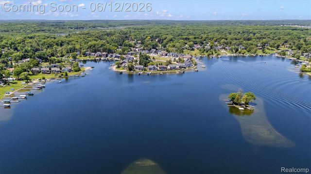 3300 Mimosa Street, Commerce Charter Township, MI 48390