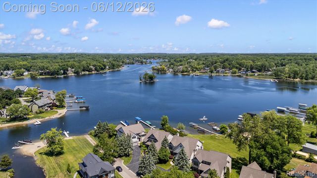 3300 Mimosa Street, Commerce Charter Township, MI 48390