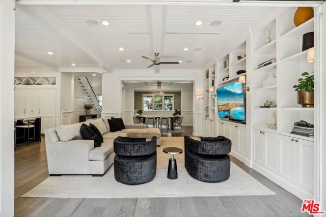 14000 Morrison Street, Sherman Oaks, CA 91423