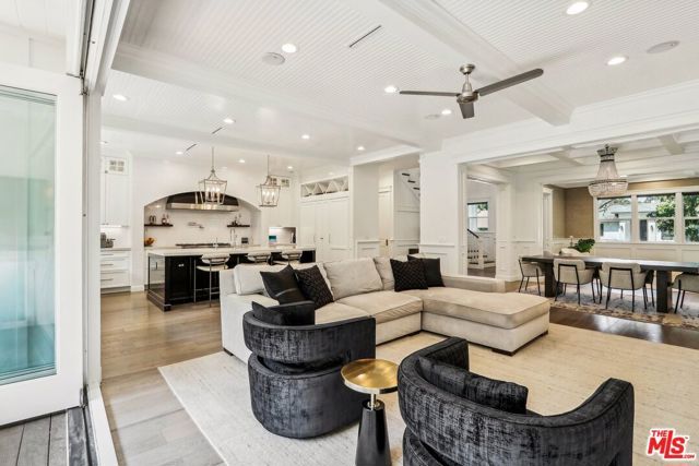 14000 Morrison Street, Sherman Oaks, CA 91423