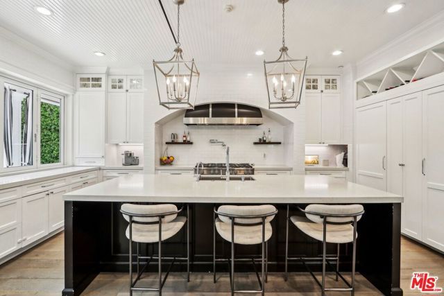 14000 Morrison Street, Sherman Oaks, CA 91423