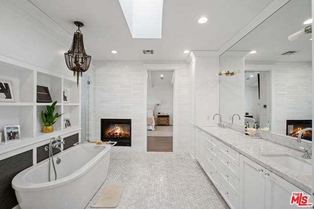 14000 Morrison Street, Sherman Oaks, CA 91423