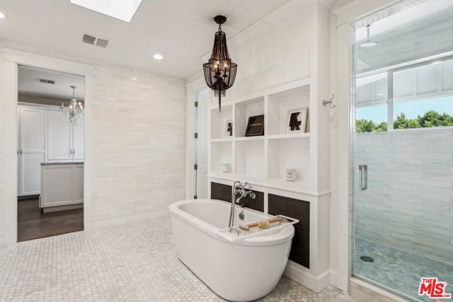 14000 Morrison Street, Sherman Oaks, CA 91423