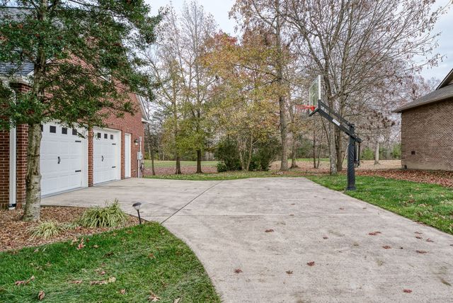 444 Ironwood Circle, Crossville, TN 38571