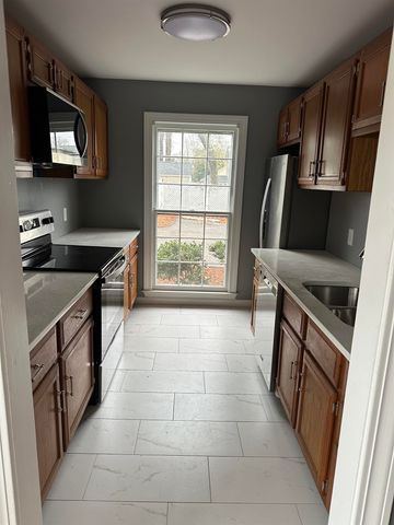 132 Avant St, Spartanburg, SC 29302