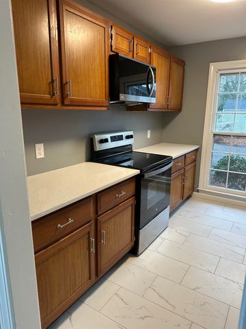 132 Avant St, Spartanburg, SC 29302