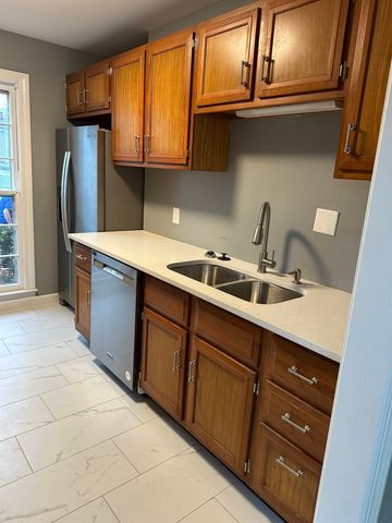 132 Avant St, Spartanburg, SC 29302