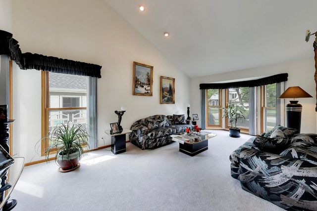 245 Southfield Drive, Vernon Hills, IL 60061