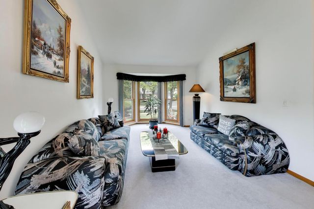 245 Southfield Drive, Vernon Hills, IL 60061
