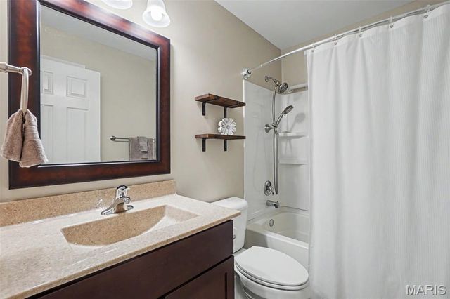 941 Shady Path Court, St Peters, MO 63376