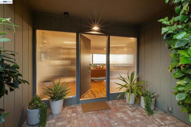 6957 ARMOUR DRIVE, Oakland, CA 94611