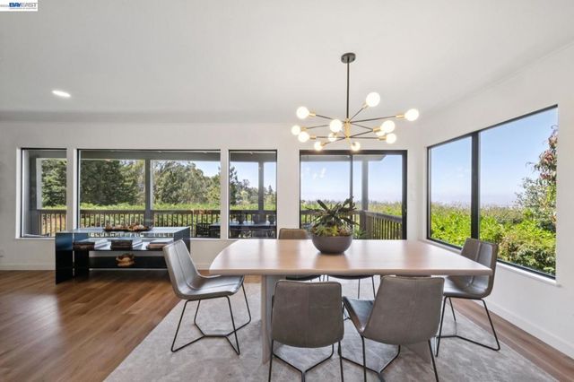 6957 ARMOUR DRIVE, Oakland, CA 94611