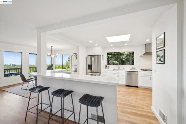 6957 ARMOUR DRIVE, Oakland, CA 94611
