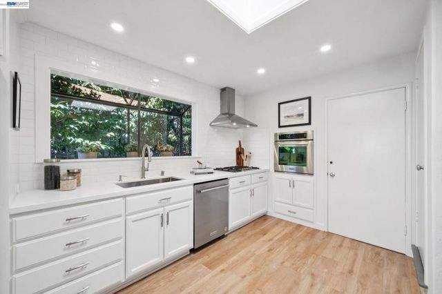 6957 ARMOUR DRIVE, Oakland, CA 94611