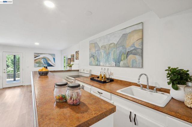 6957 ARMOUR DRIVE, Oakland, CA 94611