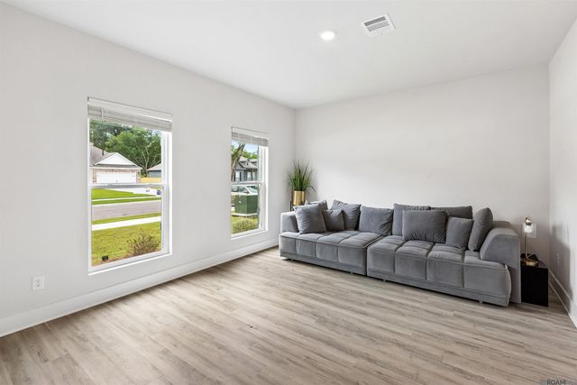 12755 Legacy Oaks Avenue, Baton Rouge, LA 70818