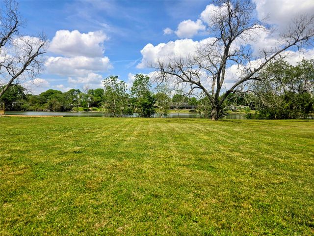 511 Orchard Lane, Sugar Land, TX 77498