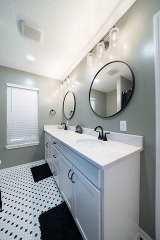 1523 N Rockwood Blvd, Mulvane, KS 67110