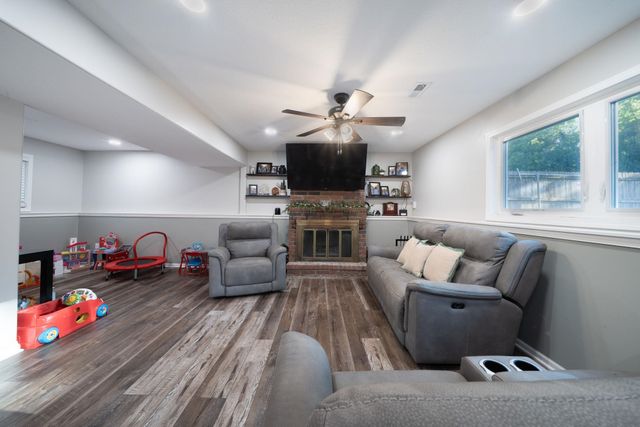 1523 N Rockwood Blvd, Mulvane, KS 67110