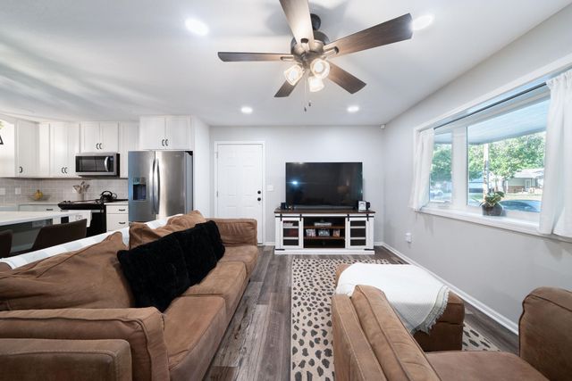 1523 N Rockwood Blvd, Mulvane, KS 67110