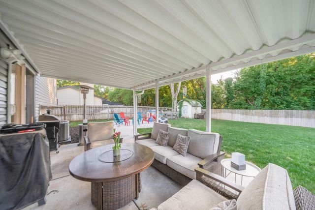 1523 N Rockwood Blvd, Mulvane, KS 67110