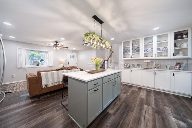 1523 N Rockwood Blvd, Mulvane, KS 67110