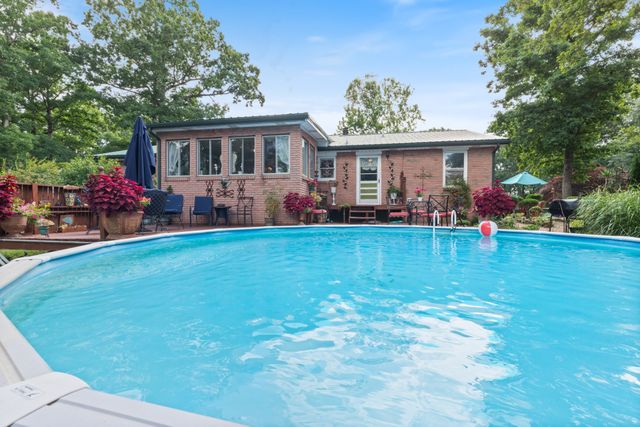 315 Peachtree St, Tennessee Ridge, TN 37178