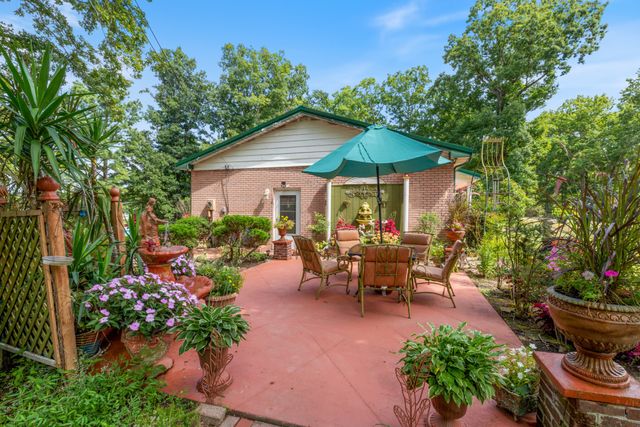 315 Peachtree St, Tennessee Ridge, TN 37178