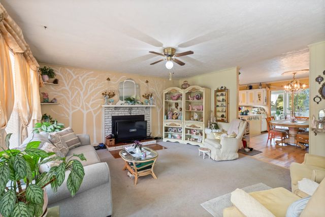 315 Peachtree St, Tennessee Ridge, TN 37178