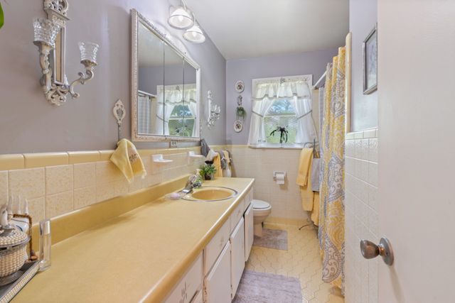315 Peachtree St, Tennessee Ridge, TN 37178
