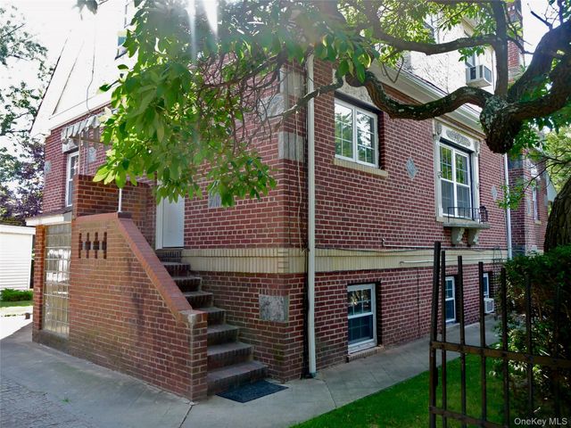 231 Manorhaven Boulevard, Port Washington, NY 11050