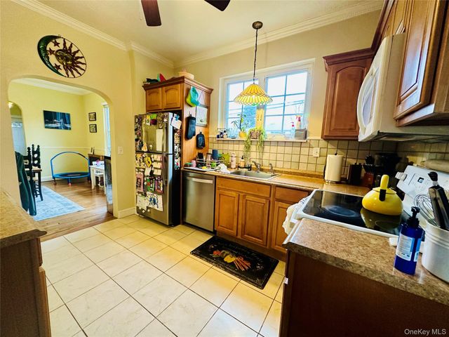 231 Manorhaven Boulevard, Port Washington, NY 11050