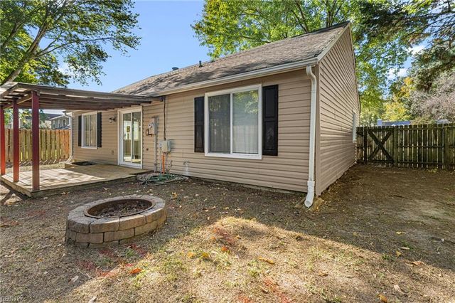 3888 Sweetbriar CT, Virginia Beach, VA 23453