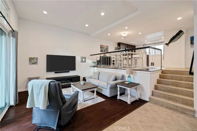 255 Valley, Hermosa Beach, CA 90254