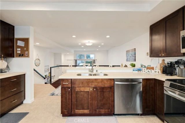 255 Valley, Hermosa Beach, CA 90254