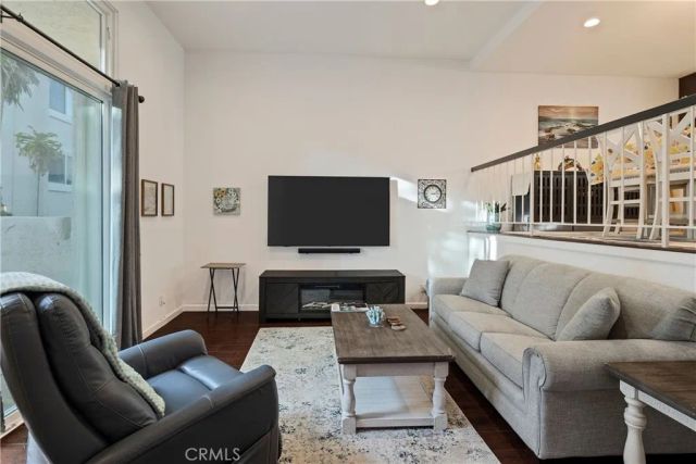 255 Valley, Hermosa Beach, CA 90254