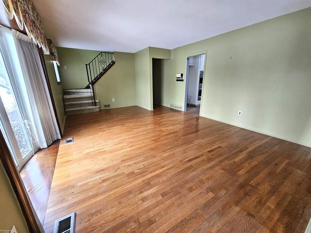 30 Mulligan Drive, Mount Clemens, MI 48043