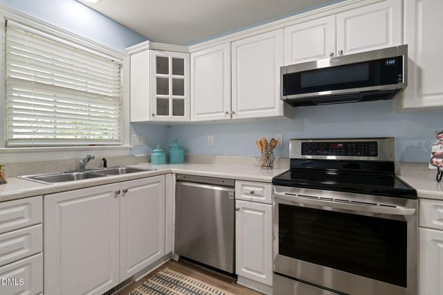 11 Knightsbridge Court, Durham, NC 27707