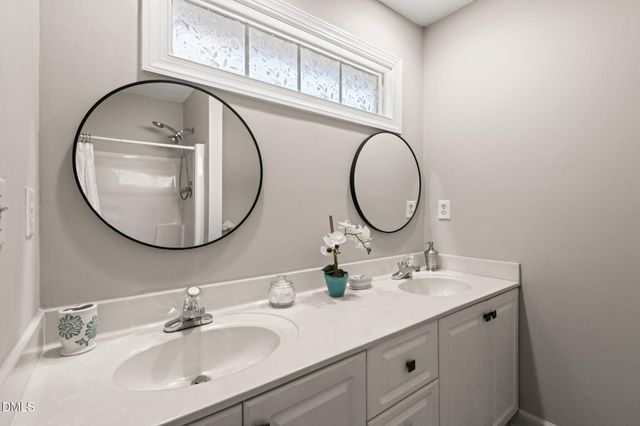 11 Knightsbridge Court, Durham, NC 27707