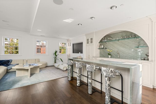 19 Charles River Square, Boston, MA 02114