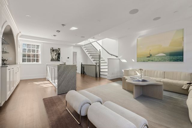 19 Charles River Square, Boston, MA 02114