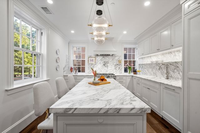 19 Charles River Square, Boston, MA 02114