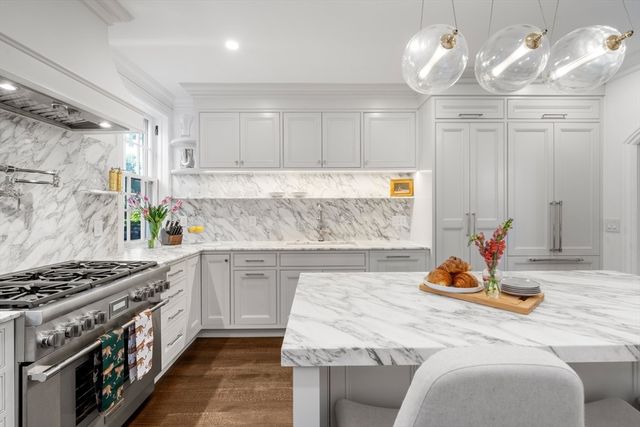 19 Charles River Square, Boston, MA 02114