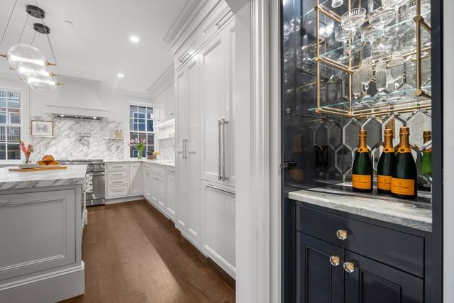 19 Charles River Square, Boston, MA 02114