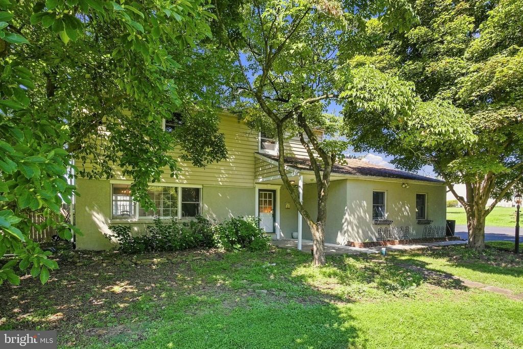404 HILLTOWN PIKE, LINE LEXINGTON, PA 18932 — exterior
