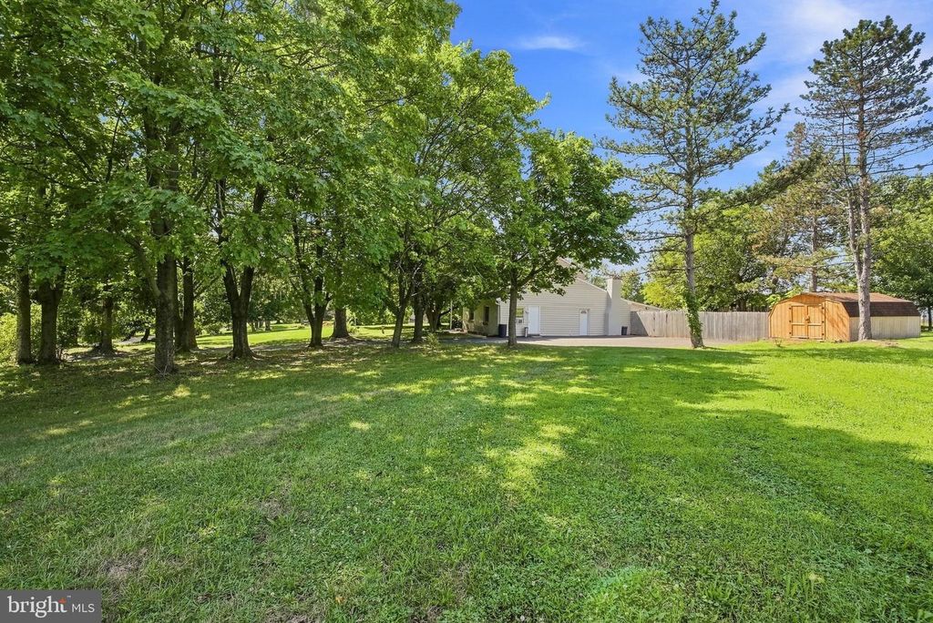 404 HILLTOWN PIKE, LINE LEXINGTON, PA 18932 — photo 2
