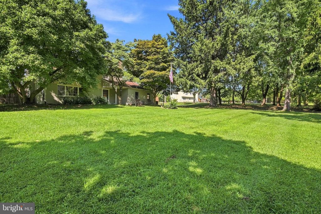 404 HILLTOWN PIKE, LINE LEXINGTON, PA 18932 — photo 3