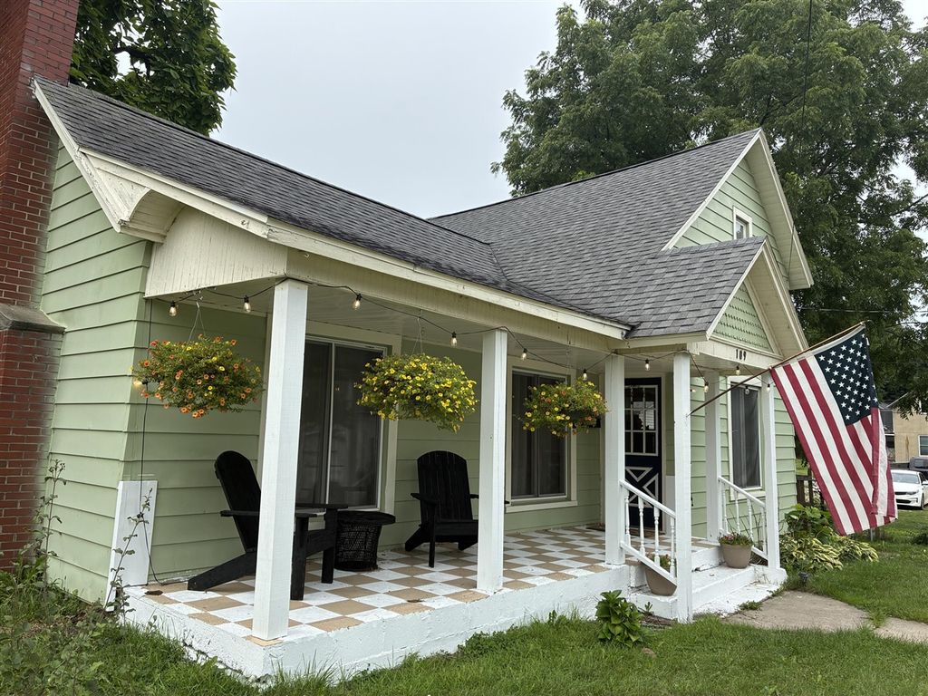 109 E Isabelle Street, Belding, MI 48809